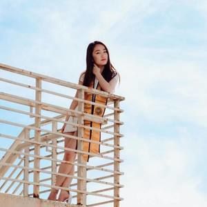 Meet your Posher, Elaine